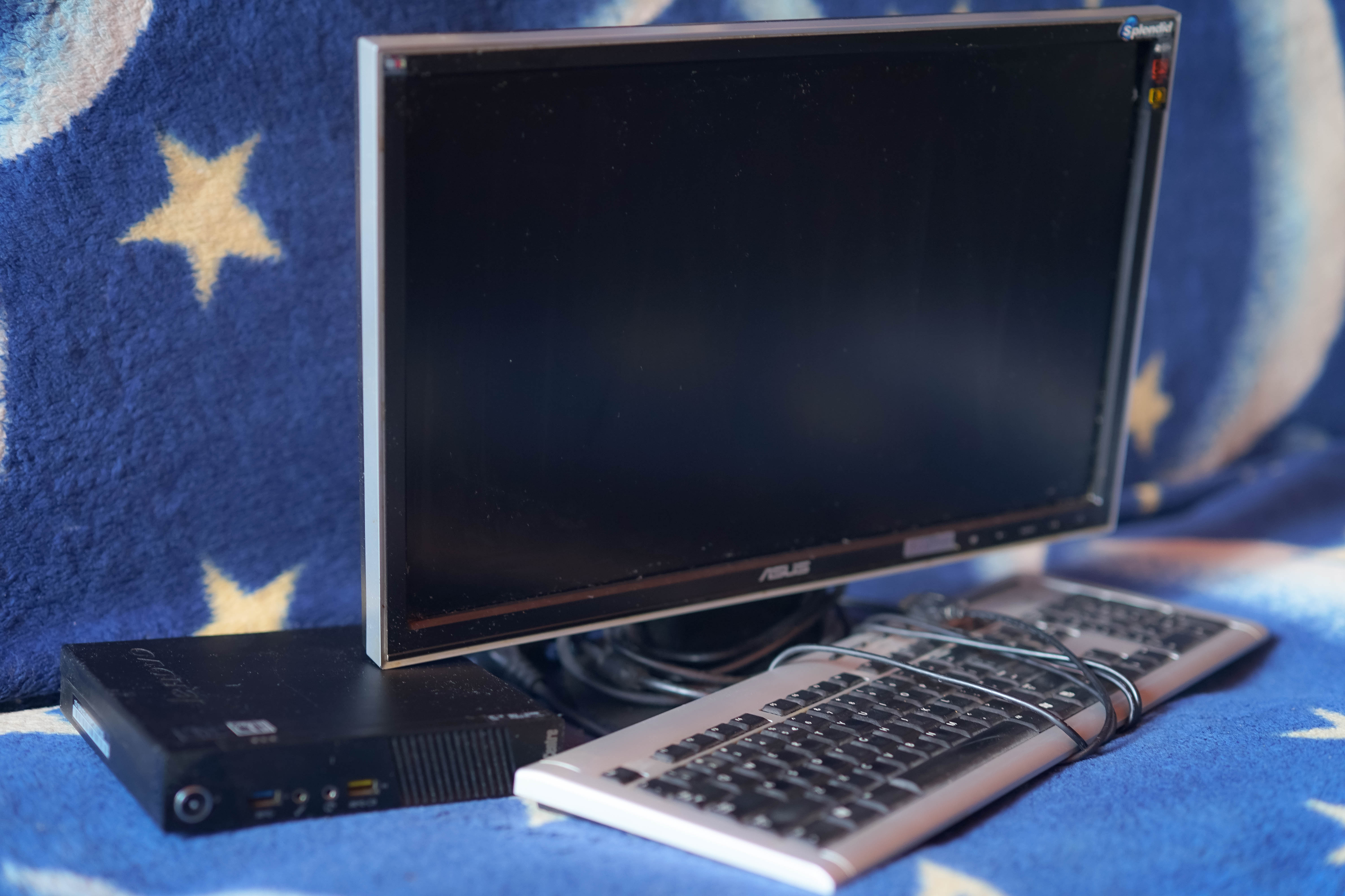 Mini komputer Tiny Lenovo M73 i7-4770t Lga1150 8GB 320B W10P + monitor + klawiatura
